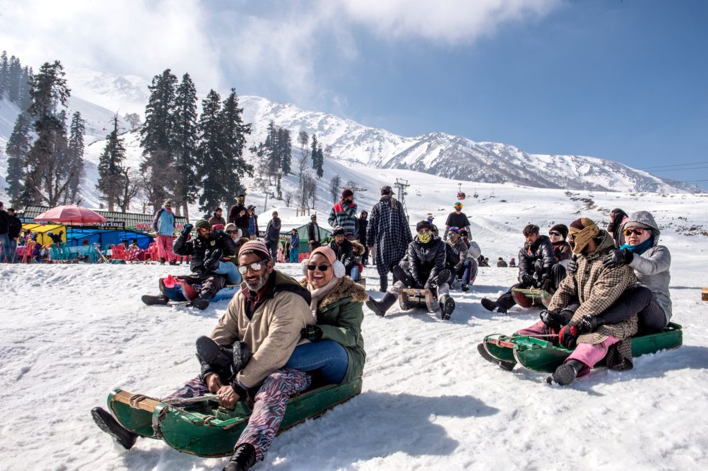 Kashmir tour package: everything to know